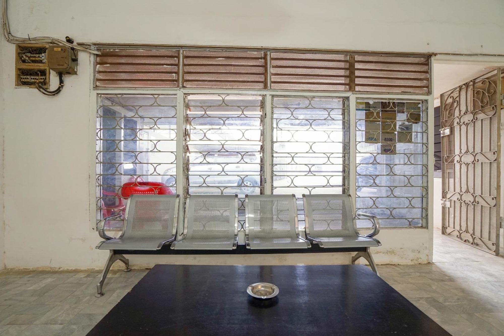 Super Oyo 1868 Penginapan Sekip Palembang Exterior foto